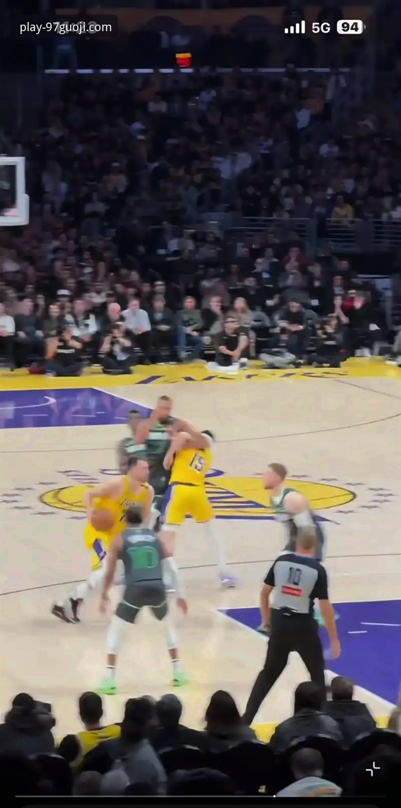 NBA赛场外最新动态：CJ-麦科勒姆1年2100万美元续约老鹰，背后暗藏薪资博弈玄机